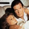 Tanya Roberts et Roger Moore dans le film James Bond "Dangereusement Vôtre" en 1985. © MPP Marlyse / Bestimage 