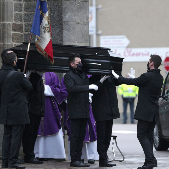 Illustration - Sorties aux obsèques de Robert Hossein en l'église Saint-Rémy dans la ville de Vittel. Le 6 janvier 2021 © Elyxandro Cegarra / Panoramic / Bestimage  