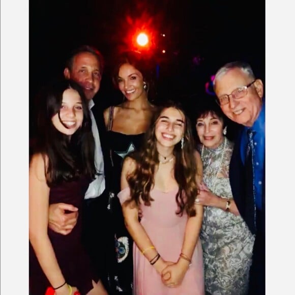 Nadia Farès et son ex-mari Steve Chasman, leurs deux filles et les parents de Steve Chasman sur Instagram, juin 2020.