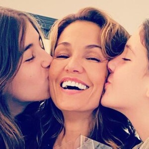 Nadia Farès et ses filles sur Instagram, mai 2020.