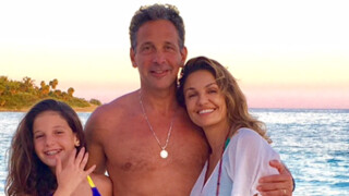Nadia Farès et Steve Chasman, un coup de foudre : "Au bout de trois semaines, on s'est fiancés"