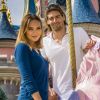 Camille Lacourt et Valérie Bègue à Disneyland paris.