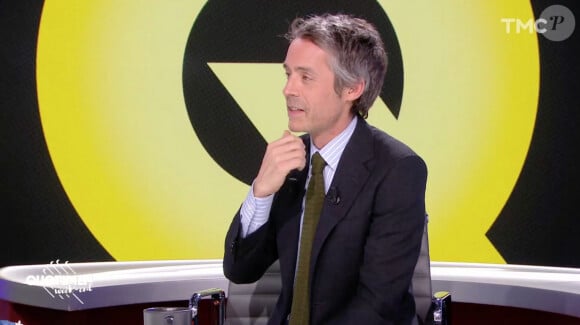 Yann Barthès reçoit Tomy Journaux dans l'émission Quotidien sur TMC.