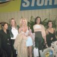 Archives - En France, à la Plaine-Saint-Denis, Kenza Braiga, Delphine Castex, Loana Petrucciani, Julie Demme et Laure De Lattre lors de l'émission "Loft Story". Le 26 avril 2001.