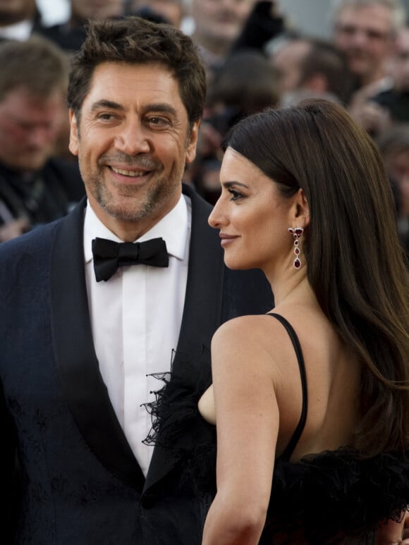 Penélope Cruz et son mari Javier Bardem - Montée des marches du film "Everybody Knows" lors de la cérémonie d'ouverture du 71e Festival International du Film de Cannes, France. © Pierre Perusseau/Bestimage