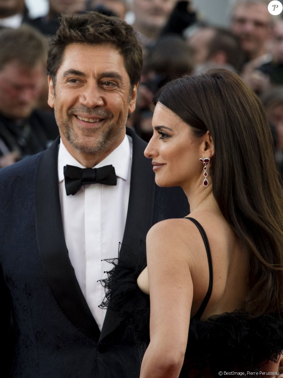 Penélope Cruz et son mari Javier Bardem - Montée des marches du film "Everybody Knows" lors de la cérémonie d'ouverture du 71e Festival International du Film de Cannes, France. © Pierre Perusseau/Bestimage