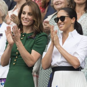 Catherine (Kate) Middleton, duchesse de Cambridge, Meghan Markle, duchesse de Sussex, dans les tribunes lors de la finale femme de Wimbledon "Serena Williams - Simona Halep" à Londres. © Ray Tang/London News Pictures via Zuma Press/Bestimage