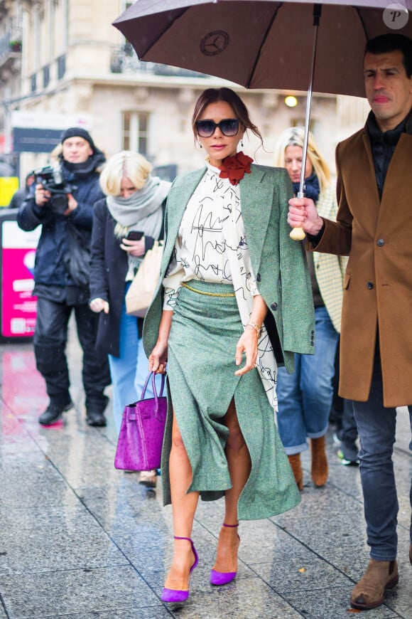 Victoria Beckham arrive à Gare du Nord pour sa master class au Vogue Festival, à Paris le 15 novembre 2019.