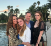 Brooke Shields, son mari Chris Henchy et leurs filles Rowan et Grier. Novembre 2020.
