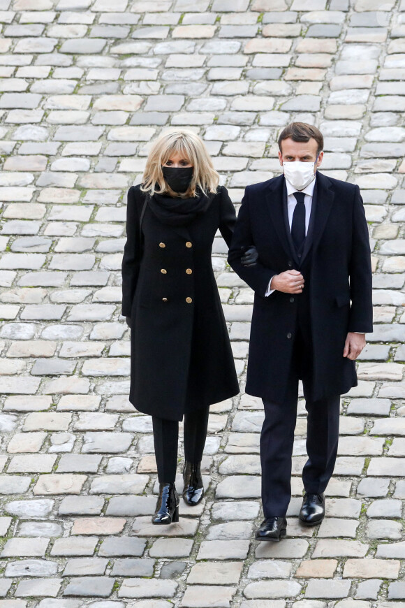 Le président de la république, Emmanuel Macron accompagné de la première dame Brigitte Macron lors de l'hommage national rendu à Daniel Cordier aux Invalides, à Paris le 26 novembre 2020, Paris. © Stéphane Lemouton / Bestimage