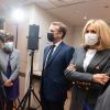 Le Président Emmanuel Macron et sa femme Brigitte Macron visitent la plateforme Handicap Repit des aidants (Phare) à Paris le 6 octobre 2020. © Jacques Witt/Pool/Bestimage