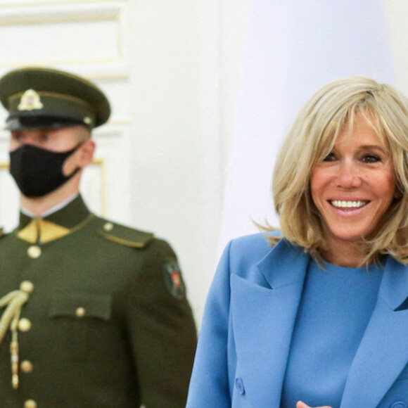 Le président de la république, Emmanuel Macron accompagné de la première dame Brigitte Macron et Gitanas Nauseda, président de la république de Lithuaine, au palais présidentiel, Vilnius, Lituanie, le 28 septembre 2020. © Stéphane Lemouton / Bestimage