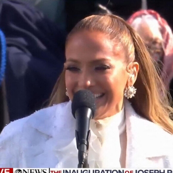 Jennifer Lopez chante un medley lors de la cérémonie d'investiture du président des Etats-Unis, Joe Biden à Washington, le 20 janvier 2021. 