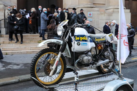 Exclusif - La moto de Hubert Auriol lors de sa victoire du Paris-Dakar - Arrivées aux obsèques de Hubert Auriol au Temple de l'Oratoire du Louvre à Paris le 18 janvier 2021.