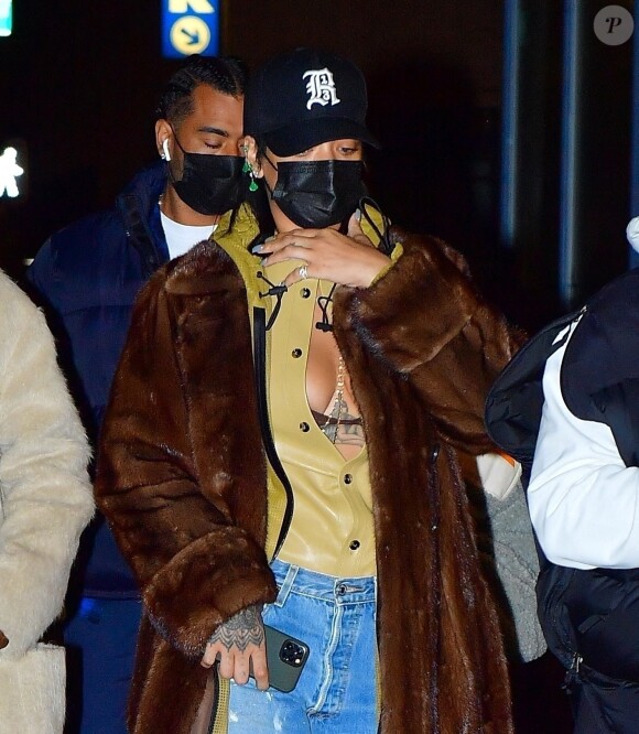 Exclusif - Rihanna sort dîner avec son compagnon A$AP Rocky (non photographié) et des amis chez Emilio Ballato, le restaurant du compagnon de Katie Holmes. New York, le 18 janvier 2021.