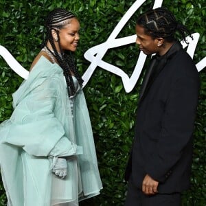 A$AP Rocky et Rihanna assistent à la cérémonie des "Fashion Awards 2019" au Royal Albert Hall à Londres.