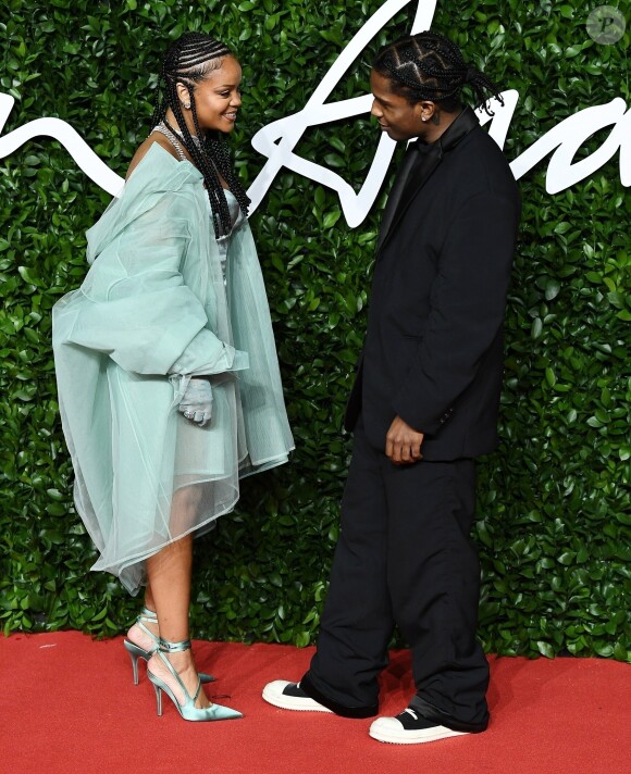 A$AP Rocky et Rihanna assistent à la cérémonie des "Fashion Awards 2019" au Royal Albert Hall à Londres.