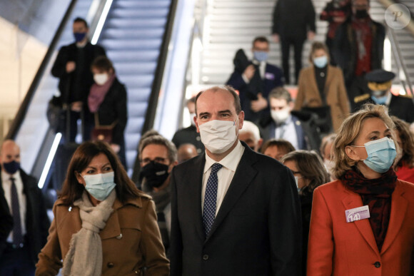 Jean Castex, Premier ministre accompagné de Anne Hidalgo, maire de Paris et Valérie Pécresse Inaugure l'extension de la ligne 14 du métro, de la station Pont Cardinet à la Mairie de Saint-Ouen, Paris, le 14 décembre 2020. © Stéphane Lemouton / Bestimage