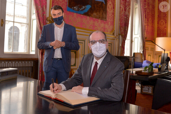 Grégory Doucet et Jean Castex - Le maire de Lyon accueille le Premier ministre, la ministre chargée des relations avec les collectivités territoriales et le préfet de la région Auvergne-Rhône-Alpes pour parler de sécurité, de détresse des étudiants et de stratégie de vaccination à Lyon, France, le 16 janvier 2021. © Julien Reynaud/Pool/Bestimage