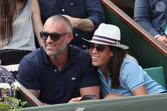 Amel Bent et son mari Patrick Antonelli dans les tribunes des internationaux de tennis de Roland Garros à Paris, France, le 3 juin 2018. © Dominique Jacovides - Cyril Moreau/Bestimage