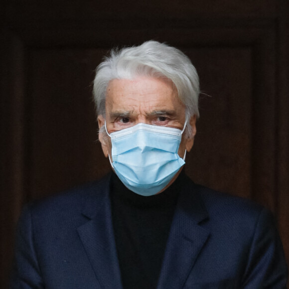 Exclusif - Bernard Tapie, sorties des obsèques du chef Gérard Idoux (restaurateur à la tête du Récamier) en l'église de Saint-Germain-des-Prés à Paris, le 08 octobre 2020. © Christophe Clovis / Bestimage