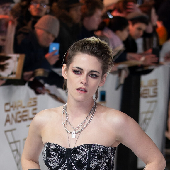 Kristen Stewart à la première du film Charlie's Angels au Curzon à Londres le 20 novembre 2019.