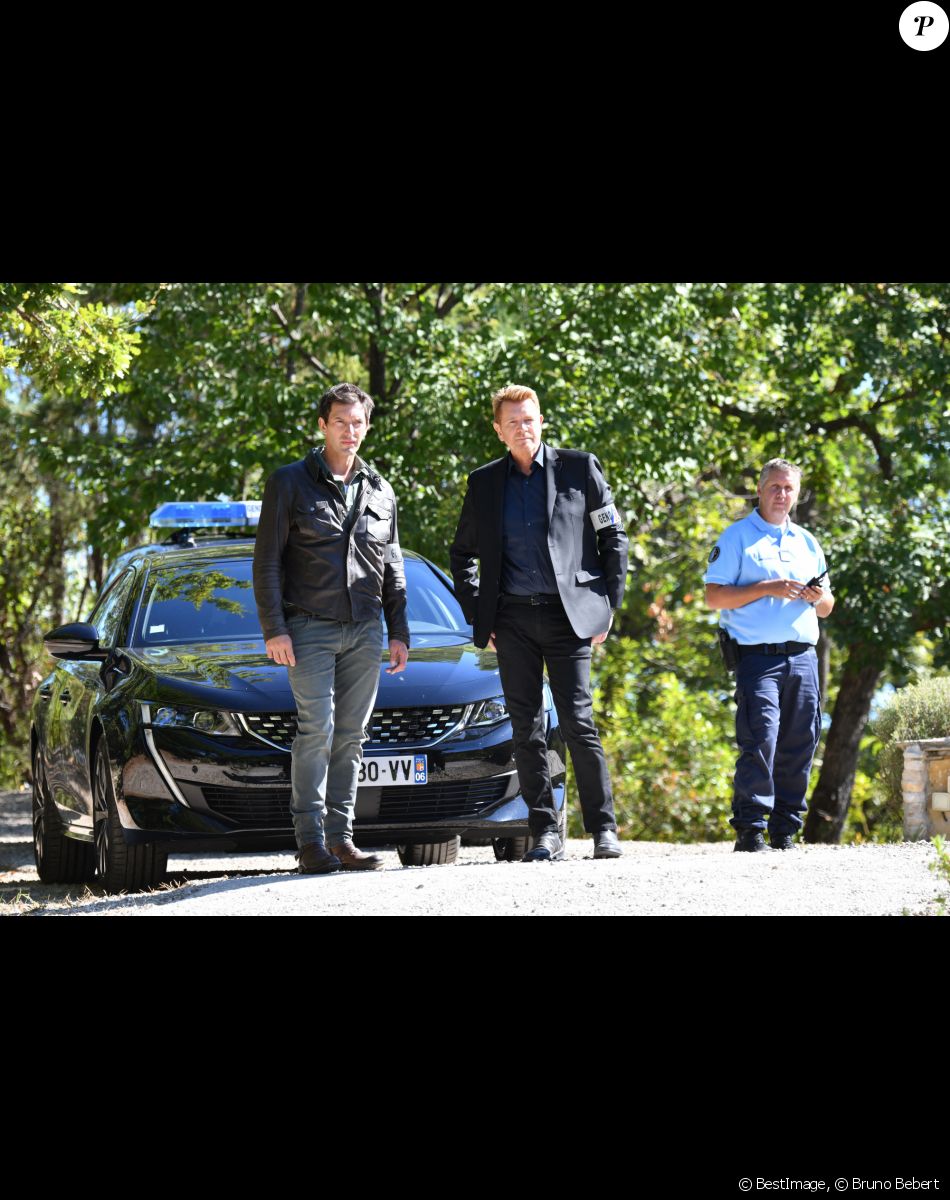 Franck Semonin et Xavier Deluc durant le premier jour de tournage de la nouvelle saison de la série télévisée diffusée sur TF1 "Section de Recherches", le 9 septembre 2019 au Rouret. Dans cette nouvelle saison, X.Deluc dans le rôle de Martin Bernier et F.Semonin dans le rôle de Lucas Auriol vont accueillir dans leur brigade l'actrice F.Carat dans le rôle de Jeanne Lorieux, commandant de gendarmerie. © Bruno Bebert / Bestimage