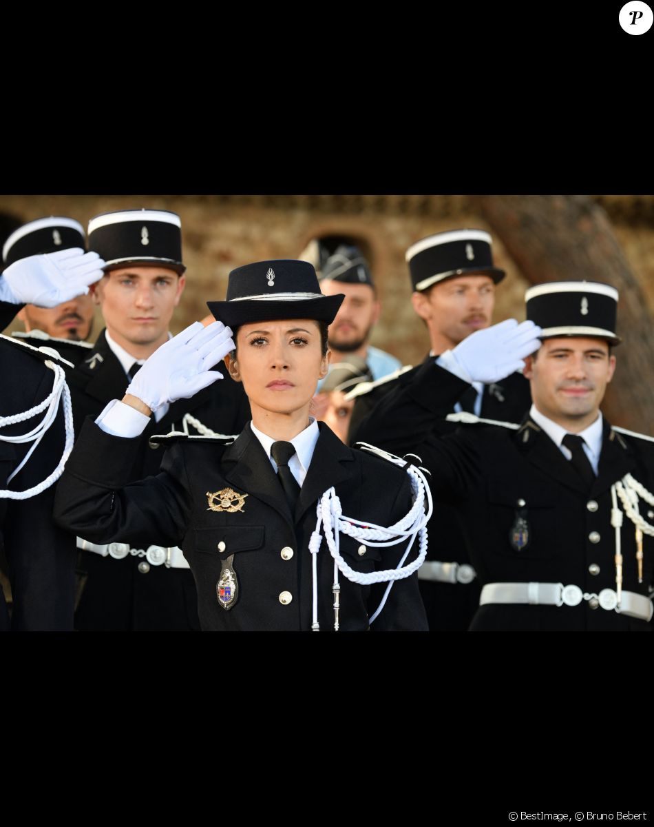 Fabienne Carat, en uniforme, durant le tournage de la nouvelle saison de la série télévisée diffusée sur TF1 "Section de Recherches", le 17 septembre 2019 à Cannes. Dans cette nouvelle saison, X.Deluc dans le rôle de Martin Bernier et F.Semonin dans le rôle de Lucas Auriol vont accueillir dans leur brigade l'actrice F.Carat, dans le rôle de Jeanne Lorieux, commandant de gendarmerie. © Bruno Bebert / Bestimage
