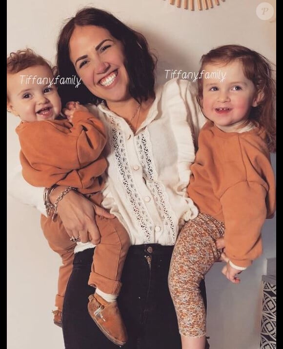 Tiffany de "Mariés au premier regard" avec ses filles Romy et Zélie, le 28 novembre 2020