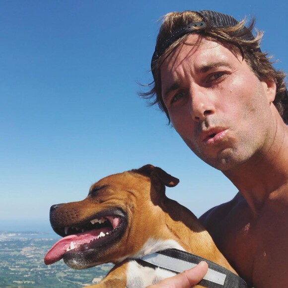 La comédienne et chanteuse Camille Lou est en couple avec Romain Laulhe, surfeur professionnel.