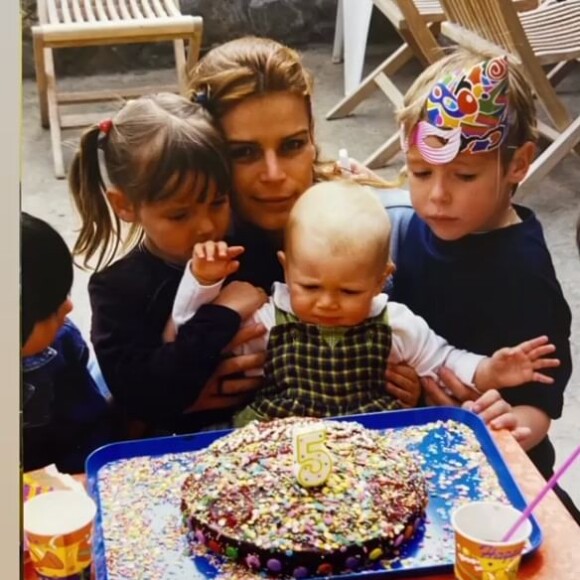 Photo souvenir de Stéphanie de Monaco avec ses enfants, Pauline et Louis Ducruet, ainsi que Camille Gottlieb, sur Instagram en janvier 2021.