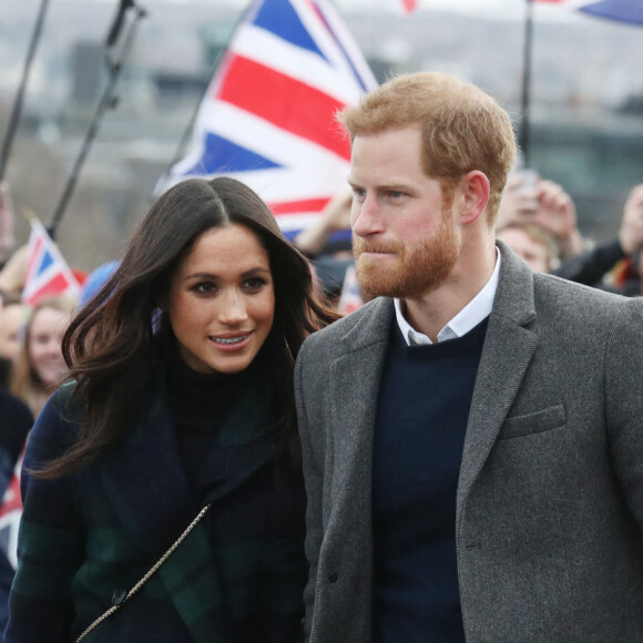 Qui a modifié les noms de Meghan Markle et Harry sur le certificat de naissance de leur fils Archie ? Retour sur les échanges contradictoires entre les Sussex et Buckingham... 