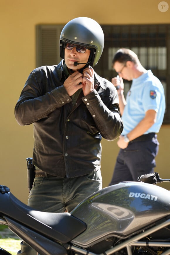 Franck Semonin durant le premier jour de tournage de la nouvelle saison de la série télévisée diffusée sur TF1 "Section de Recherches", le 9 septembre 2019 au Rouret. © Bruno Bebert / Bestimage