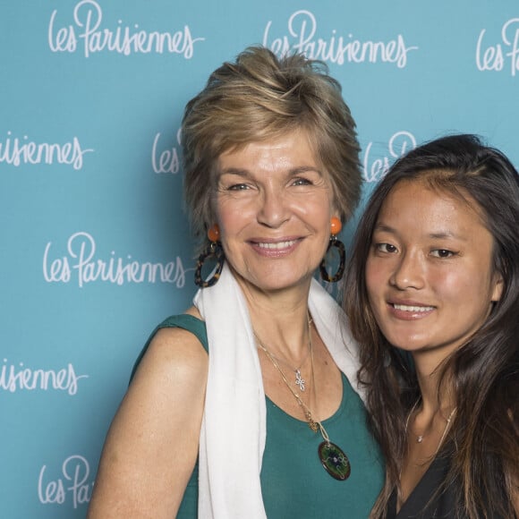 Exclusif - Véronique Jannot et sa fille Migmar - Photocall de la première du spectacle "Les Parisiennes" aux Folies Bergères à Paris le 24 mai 2018. © Olivier Borde - Pierre Perusseau/Bestimage