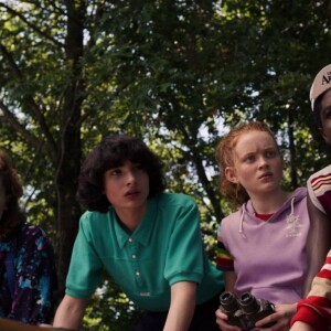 Sadie Sink, Noah Schnapp, Millie Bobby Brown, Finn Wolfhard et Caleb MacLaughlin dans la série "Stranger Things", sur Netflix.