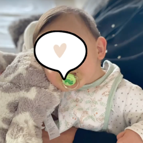Le footballeur Florian Thauvin et sa compagne Charlotte Pirroni commémorent le 1er anniversaire de leur fils Alessio. Février 2021.
