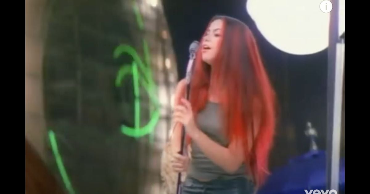 Shakira Ojos Así (Video Oficial) Purepeople