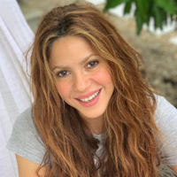 Shakira : Métamorphosée avec des cheveux rouges, "l'idée était que ce soit plus rose"