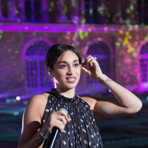 Exclusif - Camelia Jordana- Backstage de l'enregistrement de l'émission "La chanson de l'année" dans les jardins du Palais Royal à Paris, qui sera diffusée le 12 juin sur TF1. Le 11 juin 2020 © Cyril Moreau / Bestimage
