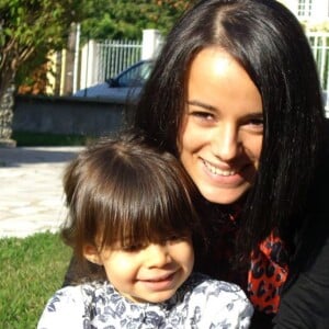 Alizée fête les 15 ans de sa fille Annily, le 28 avril 2020, en publiant de nombreuses photos sur Instagram.