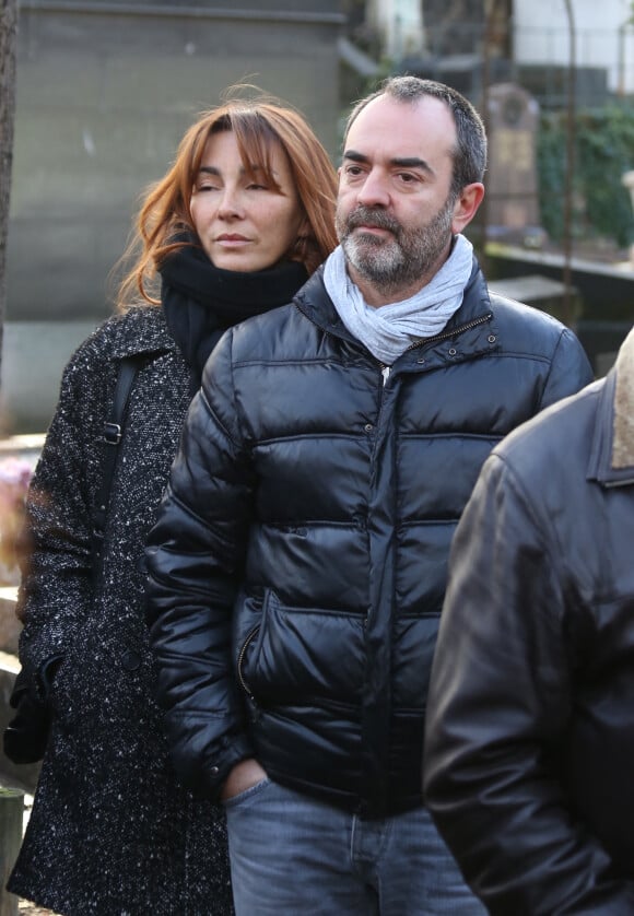 Bruno Solo et sa femme Veronique - Obseques de Jean-Louis Foulquier au cimetiere de Montmartre a Paris. Le 14 decembre 2013