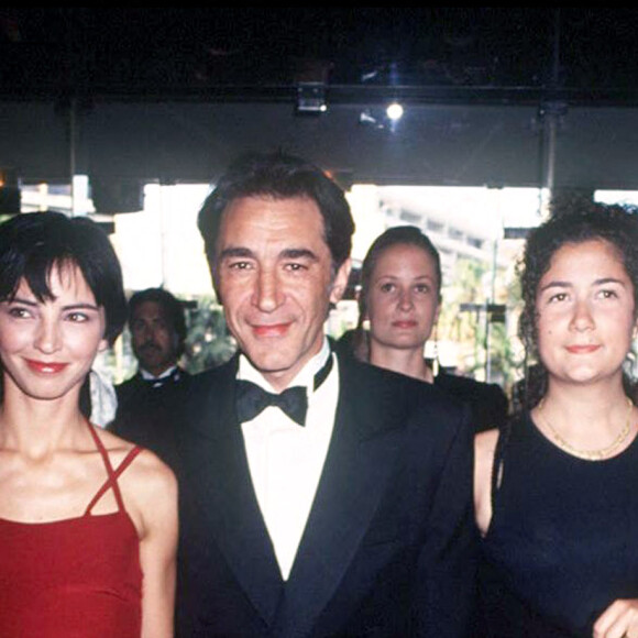 Inès de Medeiros, Richard Berry et sa fille Coline au Festival de Cannes en 1994.