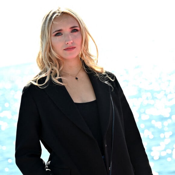 Chloé Jouannet lors du photocall de "Derby Girl" dans le cadre de Canneseries saison 3 au Palais des Festivals à Cannes le 12 octobre 2020. © Bruno Bebert / Bestimage 