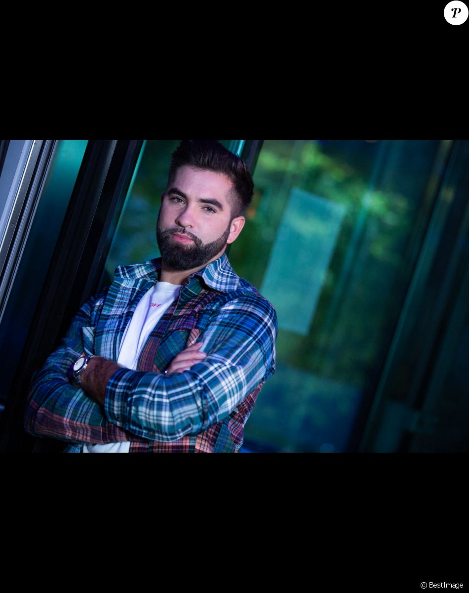 Kendji Girac lors de la 32ème édition du Télévie, l'opération de récolte de dons de RTL Belgium au profit du Fonds de la recherche scientifique (FNRS) pour aider la lutte contre la leucémie et le cancer.