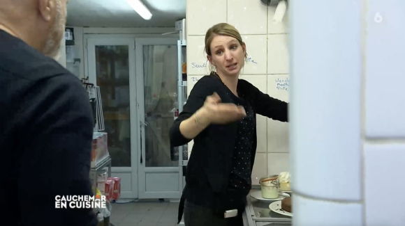 Philippe Etchebest vient en aide à Séverine et ses soeurs les jumelles Mylène et Mélanie pour sauver leur restaurant "La Durancette" dans "Cauchemar en cuisine".