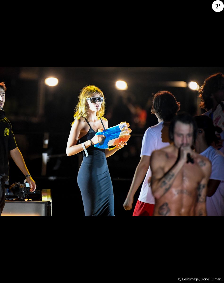 Lena Simonne, la compagne de Roméo Elvis - Festival Crossover 2019, Place Masséna à Nice , le 24 août 2019. © Lionel Urman / Bestimage