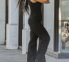 Exclusif - Kourtney Kardashian est allée acheter un jus de fruits à emporter avant d'aller faire du shopping avec ses amis. Los Angeles, le 12 février 2021.
