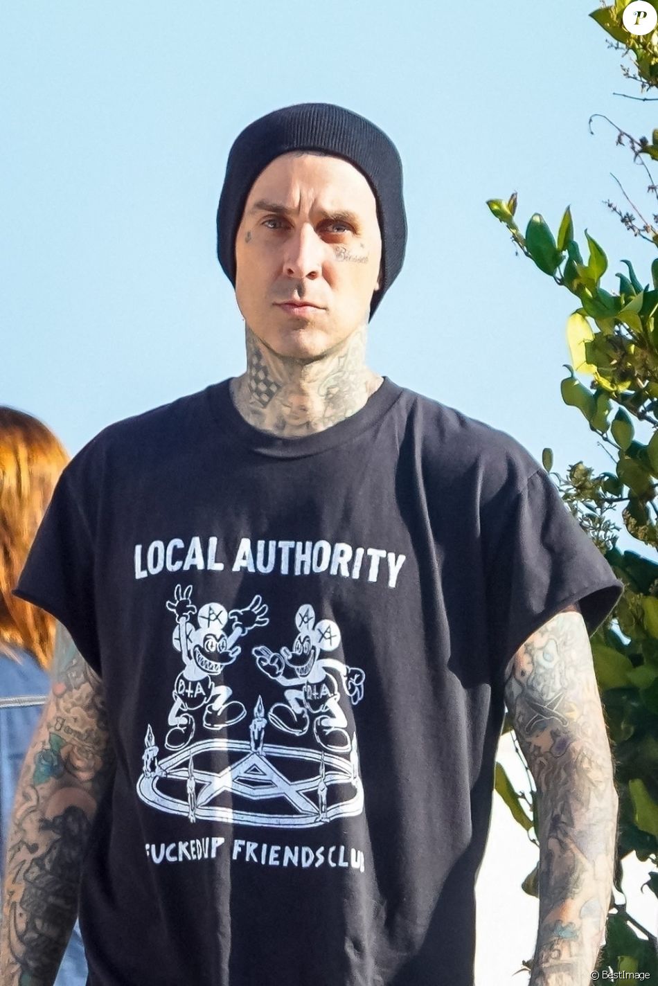 Exclusif - Travis Barker est allé diner avec des amis au restaurant Nobu dans le quartier de Malibu à Los Angeles pendant l'épidémie de coronavirus (Covid-19), le 3 août 2020.