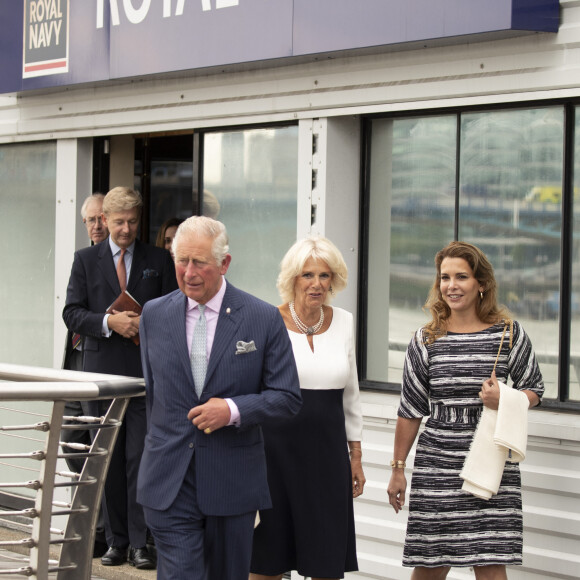Le prince Charles, prince de Galles, et Camilla Parker Bowles, duchesse de Cornouailles sont accompagnés par la princesse Haya bint al-Hussein de Jordanie lors de la visite du "Maiden" Yacht, récemment rénové. Le 5 septembre 2018.