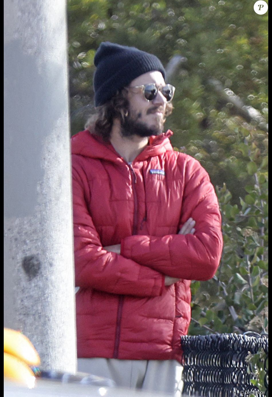 Exclusif - Leighton Meester et Adam Brody fêtent leur 6ème anniversaire de mariage en faisant du surf pendant 90 minutes à Malibu, le 15 février 2021. Le couple s'est rencontré sur le tournage de "The Oranges" et a aujourd'hui deux enfants.